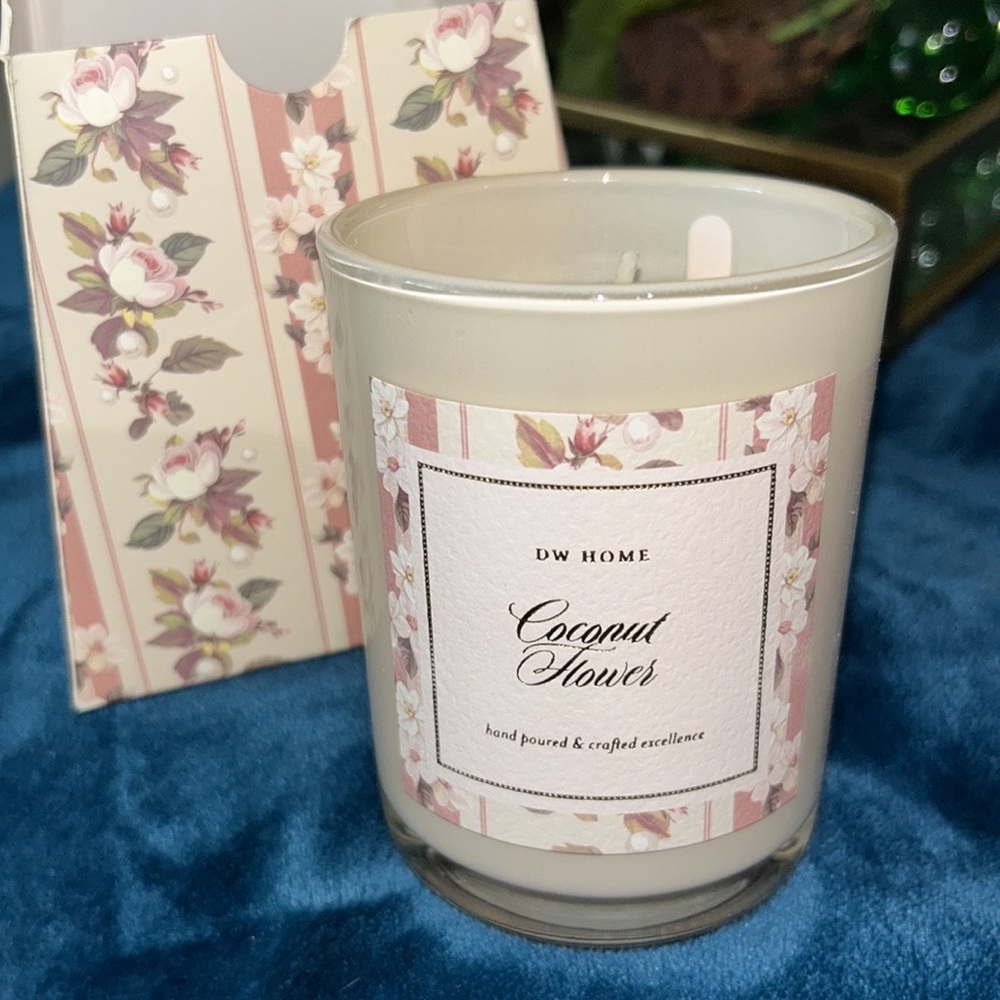 DW Home Coconut Flower Candle - Cream & Blush Floral Accents